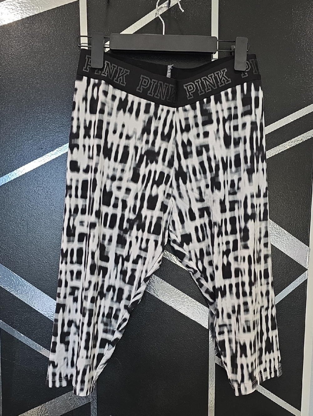 PINK Victoria's Secret Black and White Logo Leggings